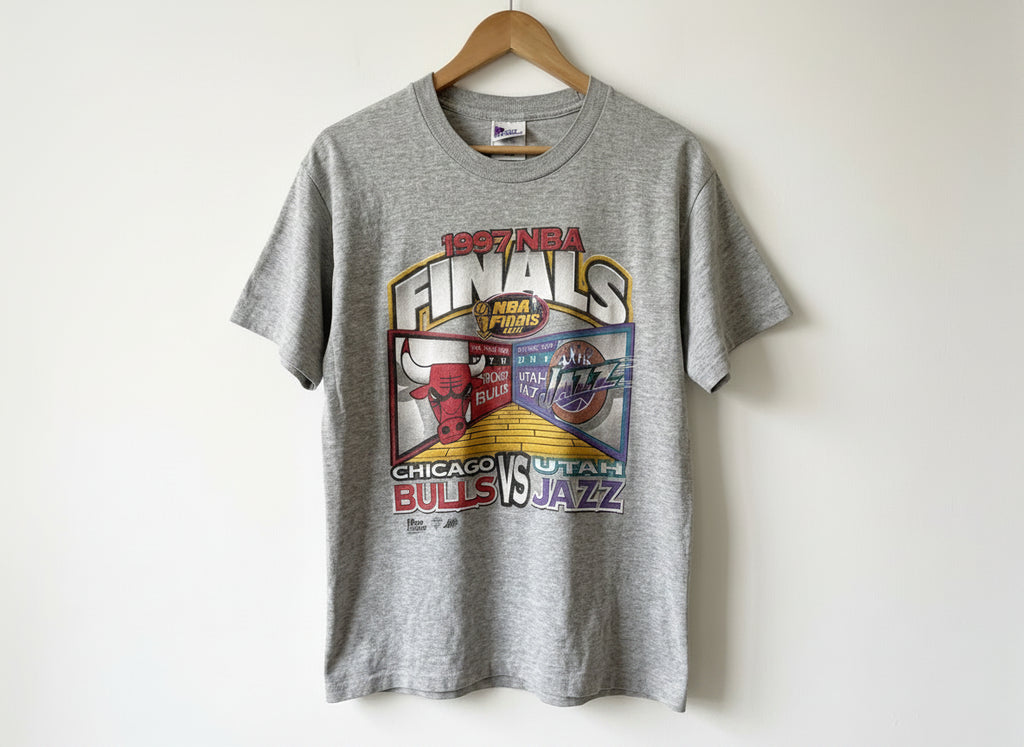 Vintage 1997 NBA Finals Chicago Bulls vs Utah Jazz T-Shirt (Size L)